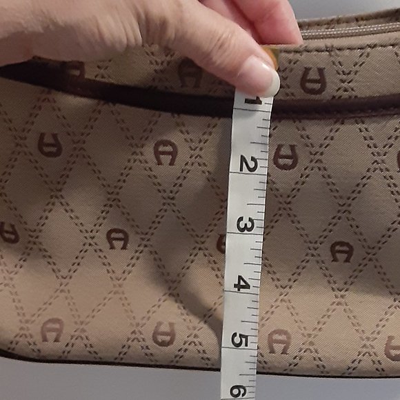 Lovely Aigner Beige Logo Shoulder Bag w Adjustable Strap - Picture 12 of 16
